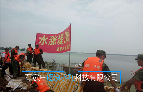 河北沿海地區，現場為堵水墻建設工作進行中